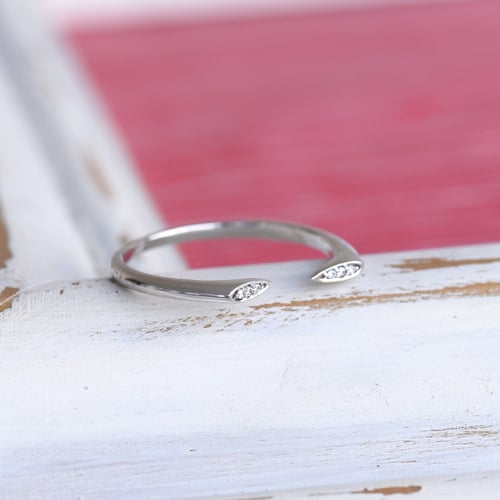 Atypischer Ring mit sechs Diamanten Aislinn