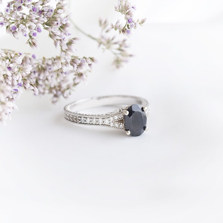 Goldener Vintage-Ring mit schwarzem Saphir und Diamanten Kassia 89185