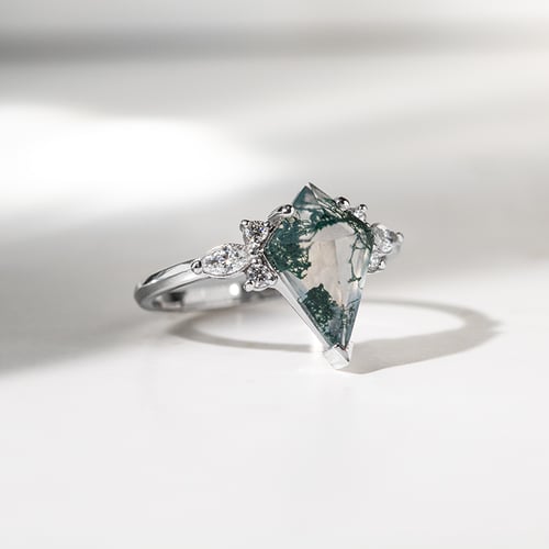 Bezaubernder Ring mit Moosachat Izabela
