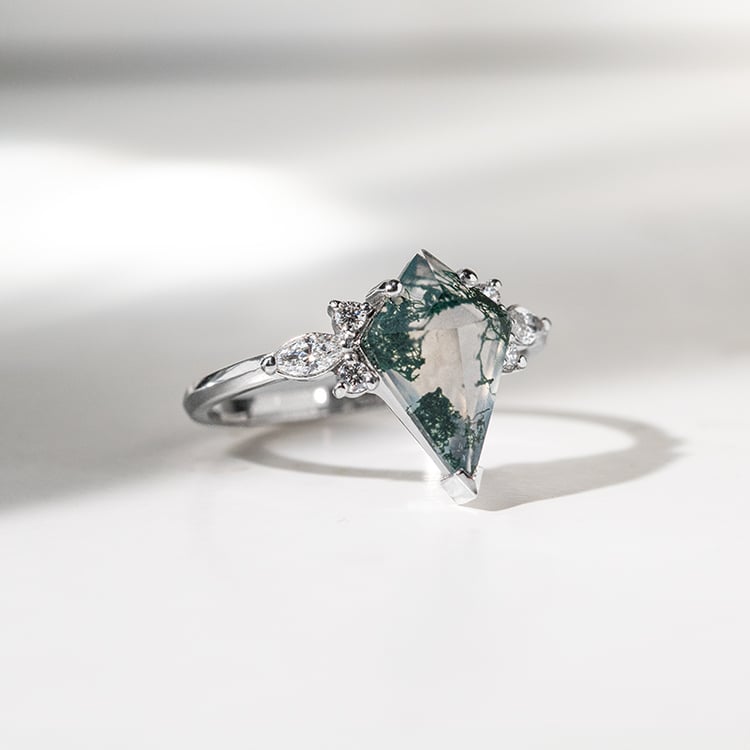 Bezaubernder Ring mit Moosachat Izabela 141317