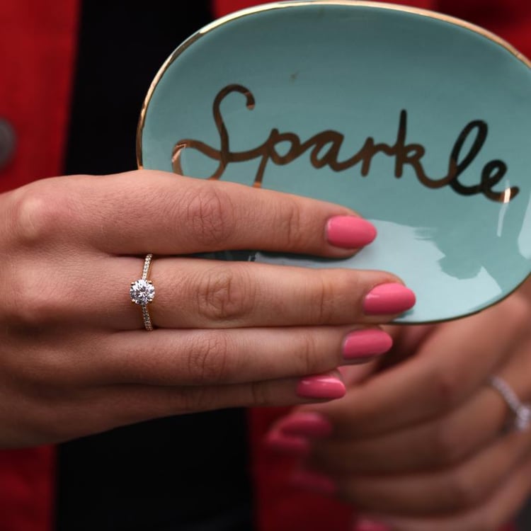 Verlobungsring mit seitlichen Diamanten Ulani 48077