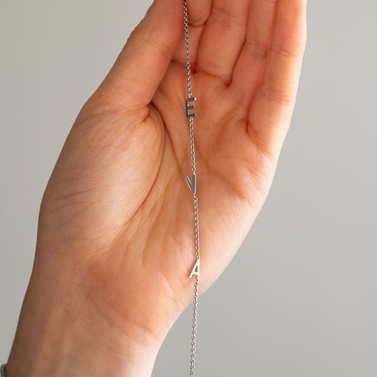 Halskette mit drei Buchstaben Ihrer Wahl und Lab Grown Diamanten Lupe 145494