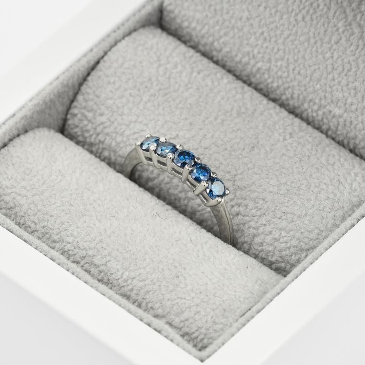 Ring besetzt mit blauen Diamanten Aisha 38403
