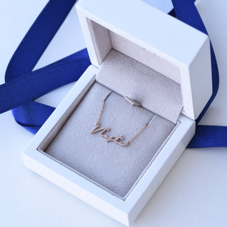 Goldene Namenskette mit Gravur Ihrer Wahl und Diamant Dovev 78464