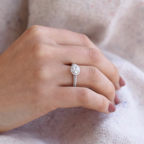 Diamanten Verlobungsring im Halostil Leimoni