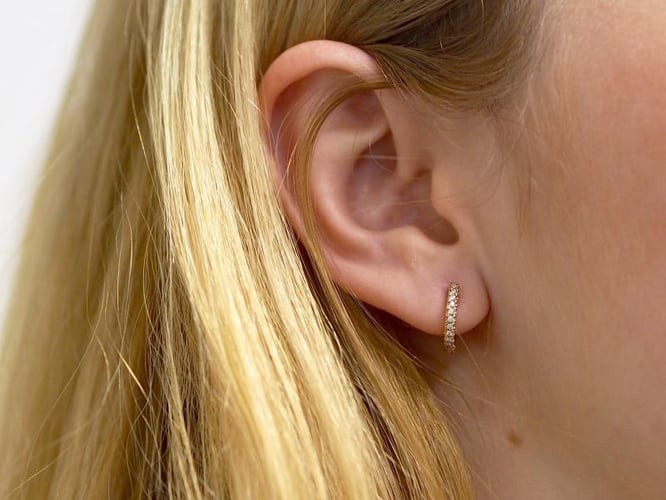 Elegante Gold Creolen mit Lab Grown Diamanten Gomati