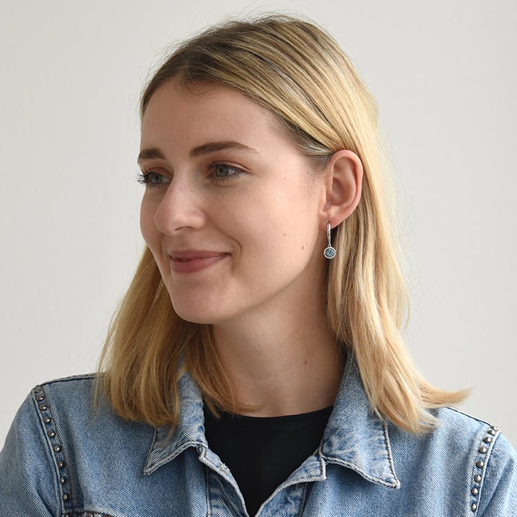 Hängende Topas Ohrringe auf der Dame 72346