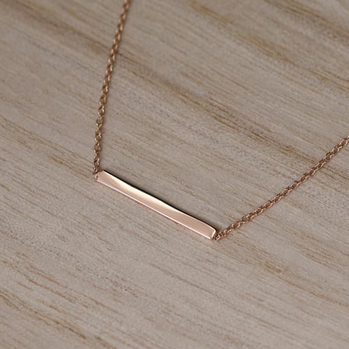 Goldene Kollektion mit Fashion-Schmuck Bar