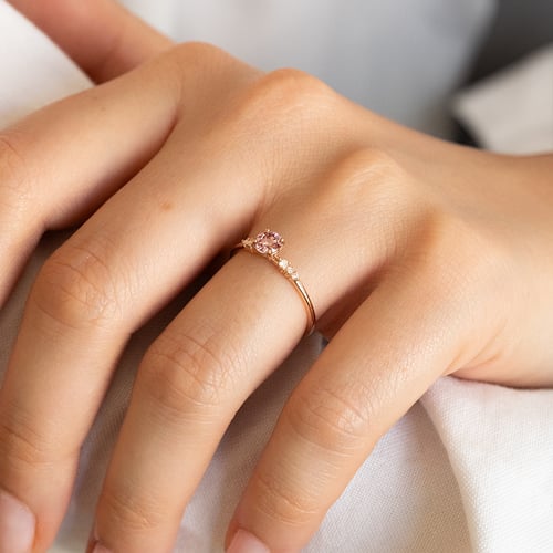 Verlobungsring mit zertifiziertem fancy rosa Lab Grown Diamanten Amity
