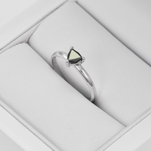Ring mit schwarzem trillion Diamant Valla