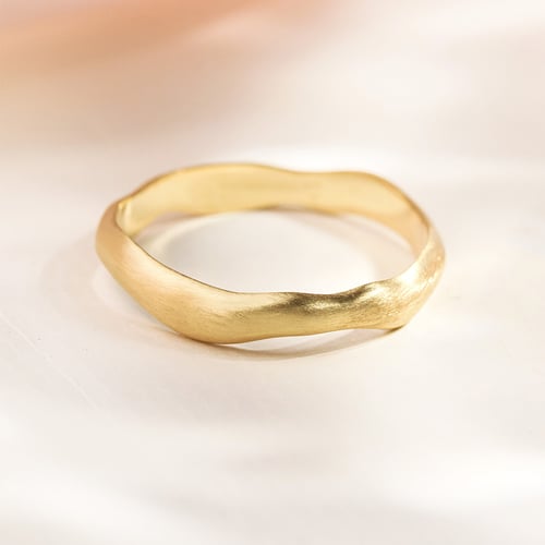 Unregelmäßige Eheringe aus Gold mit Diamanten Parnell