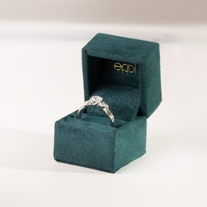 Premium Box aus grünem Wildleder Lisbet