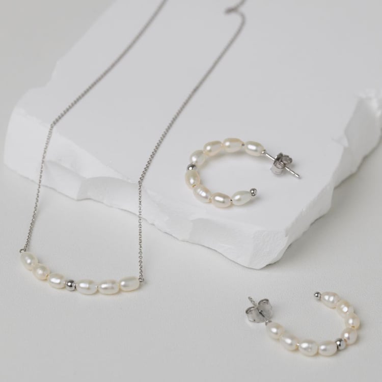 Silbernes Schmuckset mit Perlen 164079