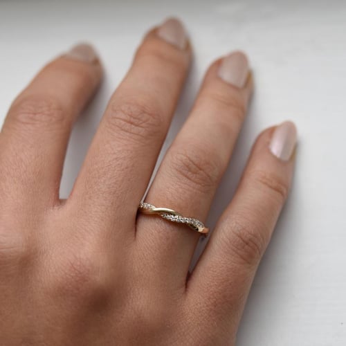 Gewundener Ring mit Lab Grown Diamanten Malea