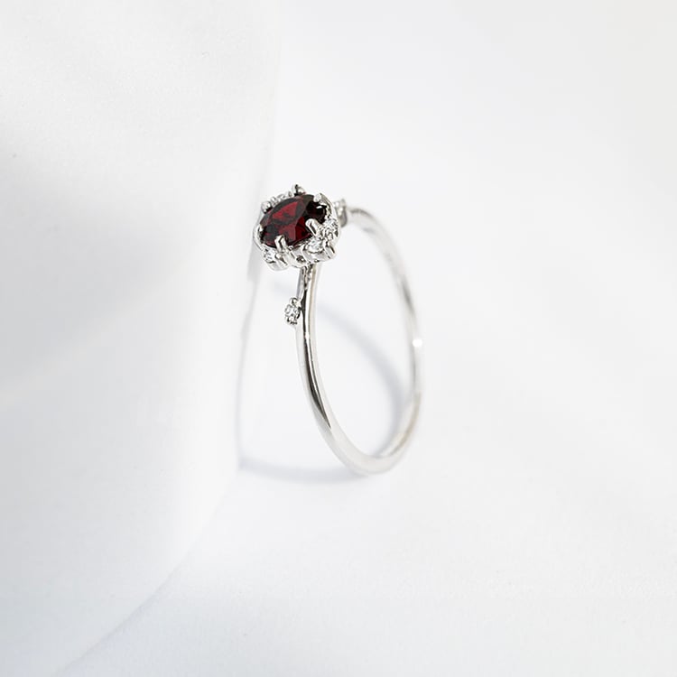 Cluster Verlobungsring mit böhmischem Granat und Diamanten Rosa 143943