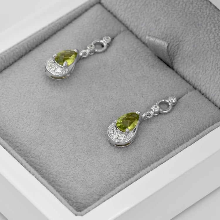 Silberohrringe hängend mit Olivin und Zirkonia in Eppi-Geschenkbox 43712