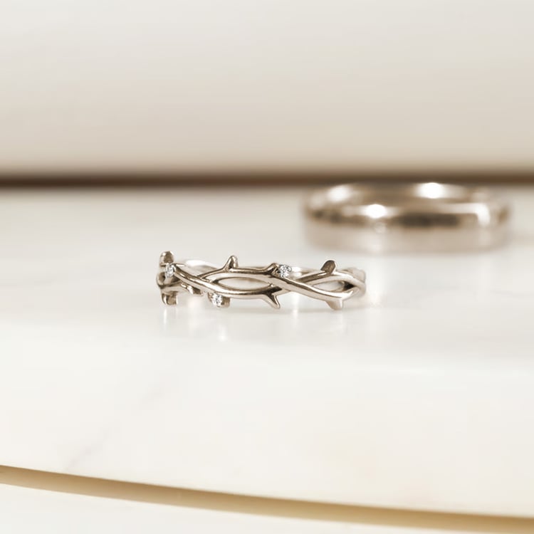 Zarter Goldring in Zweigform aus Haselnussgold Hamana 166340