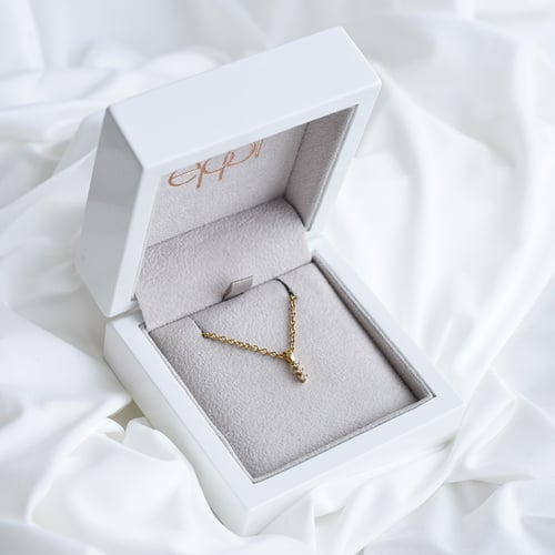 Minimalistischer Anhänger mit Diamanten Zusa