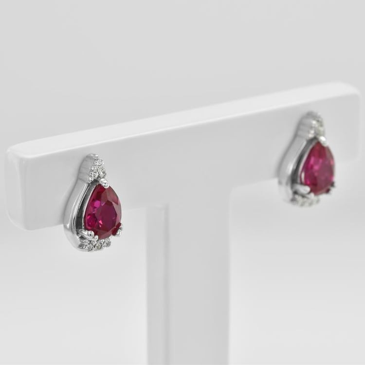 Ohrstecker mit Rubinen 45202