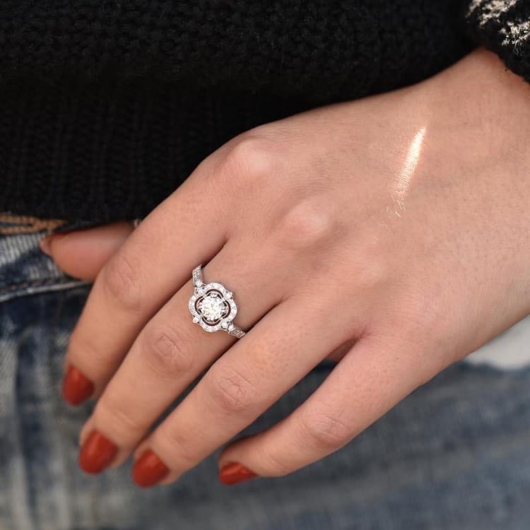 Verlobungsring im Vintage-Stil aus Gold mit Diamanten Lomenie 36793