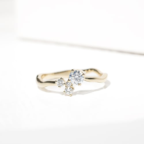 Cluster Ring mit ČGL zertifiziertem Diamanten Roche