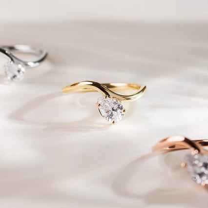 Verlobungsring mit einem tropfenförmigen Diamanten Thalia