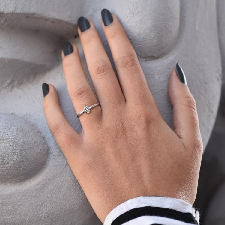 Goldring mit Marquise GIA zertifiziertem Diamant Alua 35964