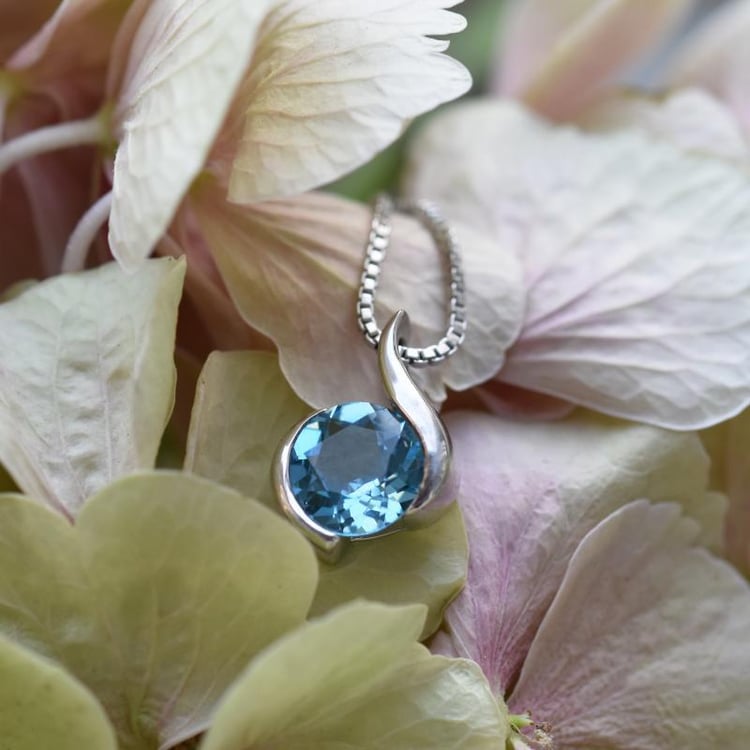 Silberne Anhänger mit Topas Thirumal 11863