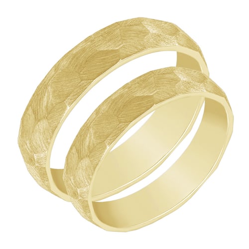 Matte gehämmerte Eheringe aus Gold Zvezda