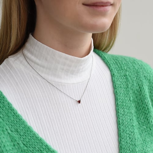 Minimalistische Kette mit Granat Modu