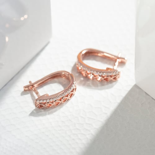 Runde Ohrringe mit Lab Grown Diamanten und Herzen Luba