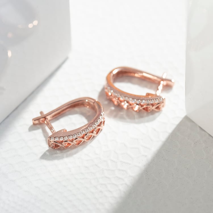 Runde Ohrringe mit Lab Grown Diamanten und Herzen Luba 110792