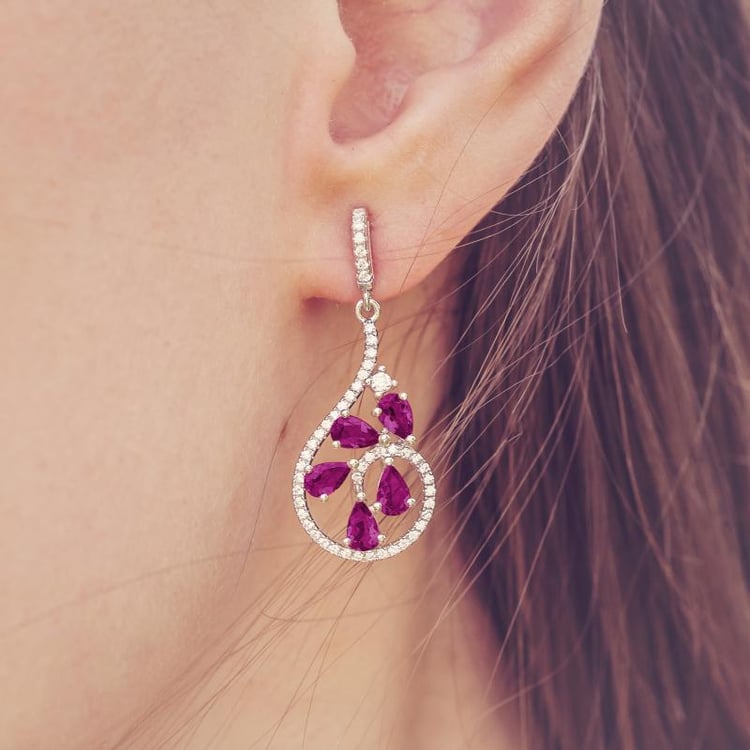 Silberne Hängeohrringe mit Rubinen Sisia 11038