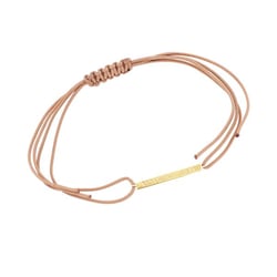 Armband mit einem silbernen Anhänger mit Gravur Bar