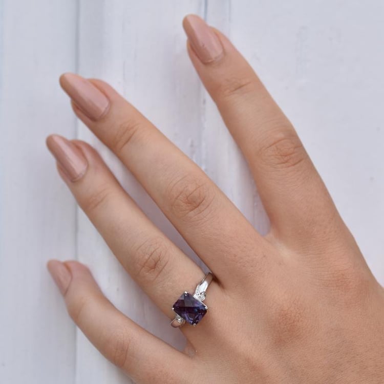 Goldener Ring mit Alexandrit und Diamanten Tiall 32946