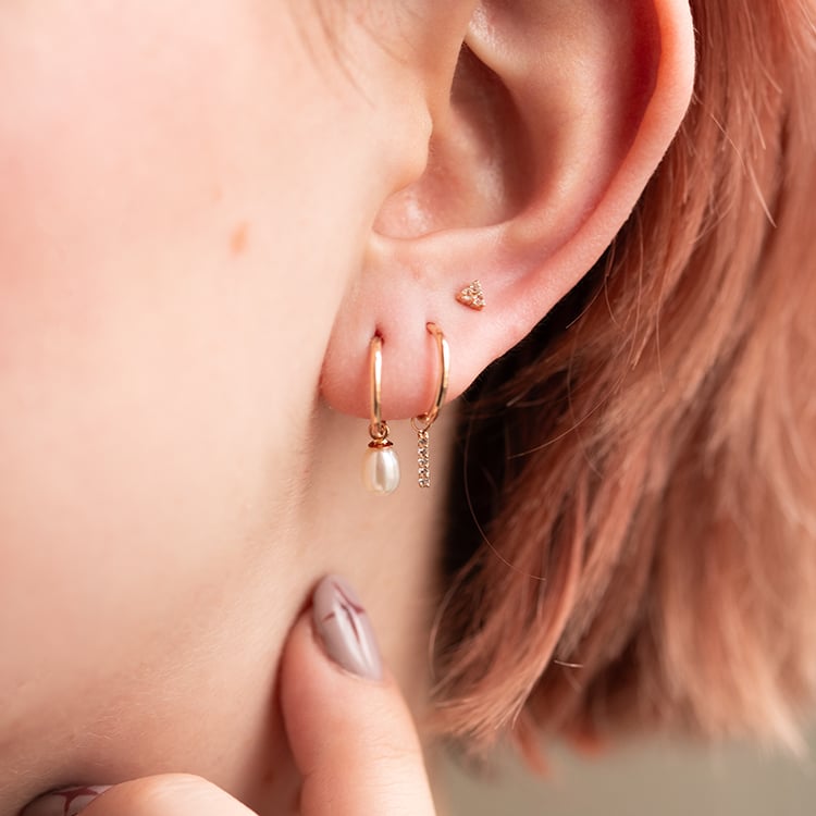 Goldener Piercing Ohrstecker mit weißen Topasen Masha 138316