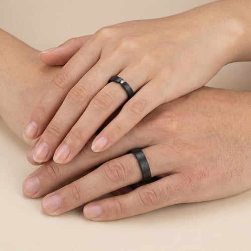 Flache Eheringe aus Carbon mit Diamant Jammu