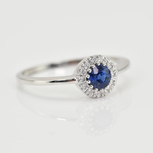 Goldring mit zentralem Saphir mit Diamanten Tafne