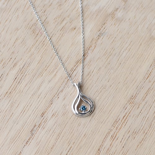 Elegante Goldkette mit blauem Diamanten Tommie