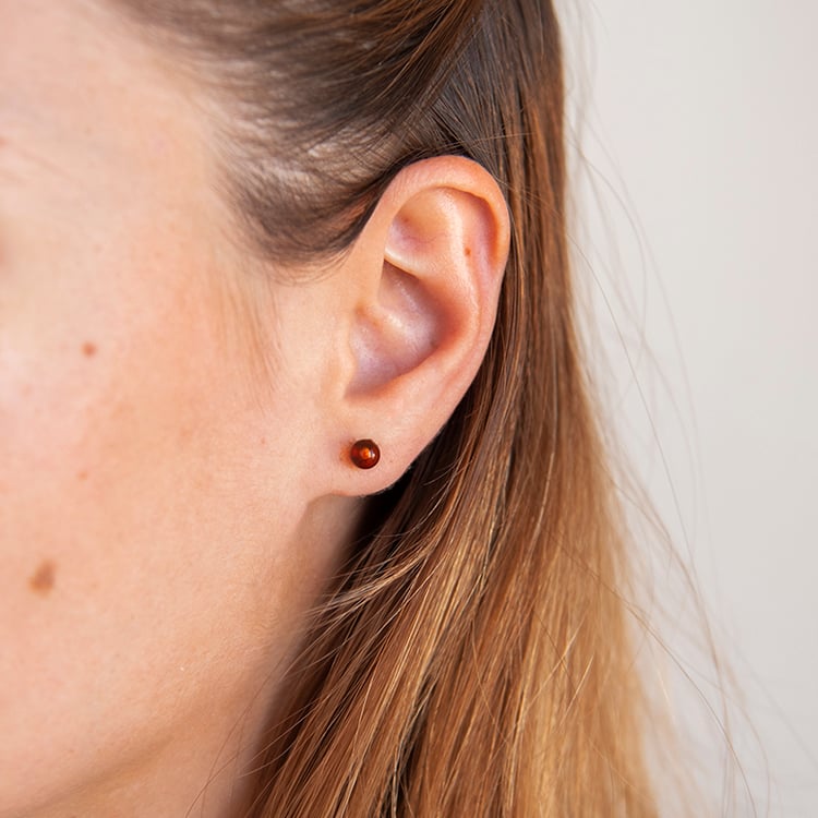 Silberne Ohrstecker mit 5 mm großen Bernsteinkugeln Malikah 107879