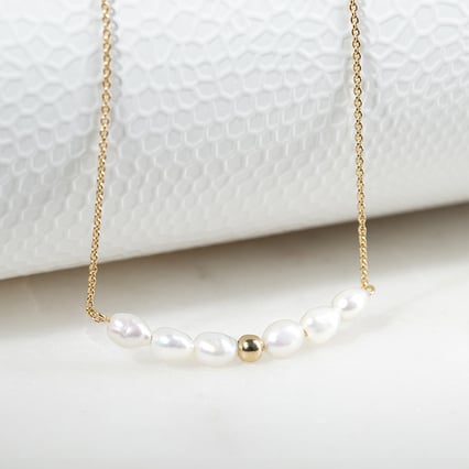 Silberne Halskette mit Perlen Angela