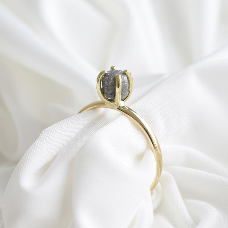 Goldener Ring mit Rohdiamant in dunkelgrau Nemy 82687