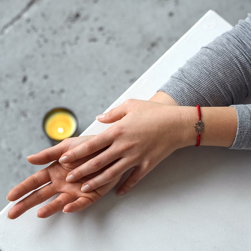 String Armband mit dem Yoga Symbol Lotusblume
