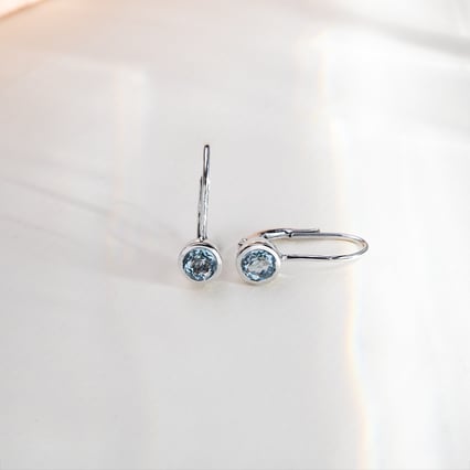 Goldene Hängeohrringe mit Aquamarinen Vega