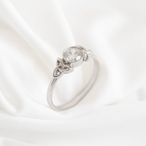 Geflochtener goldener Ring mit Diamanten Lorey