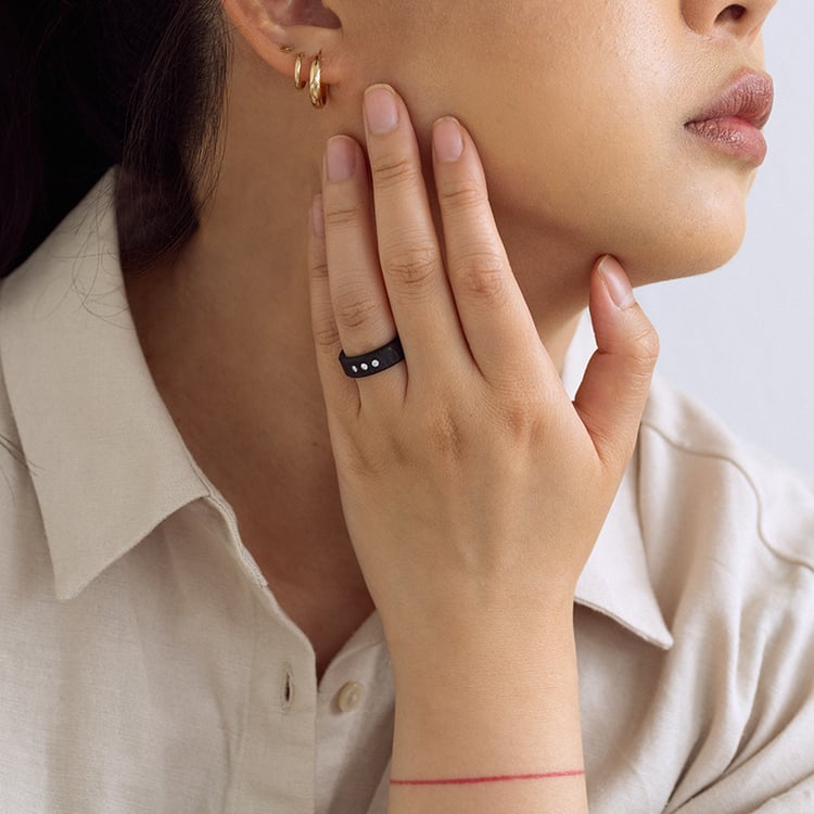 Flache Eheringe aus Karbon mit Diamanten Minnith 124593