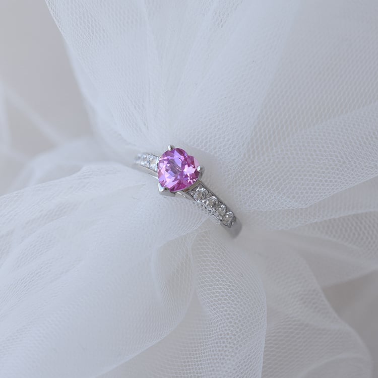 Saphir im silbernen Ring 65362