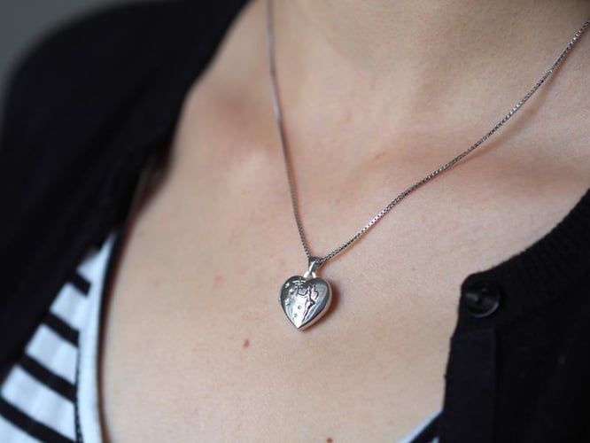 Herzchen-Medaillon aus Silber mit Diamanten Charise