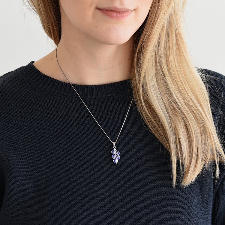 Romantische Anhänger mit Tansaniten Averie 62232