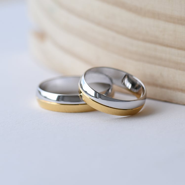 Halbrunde Eheringe aus kombiniertem Gold Amann 61451